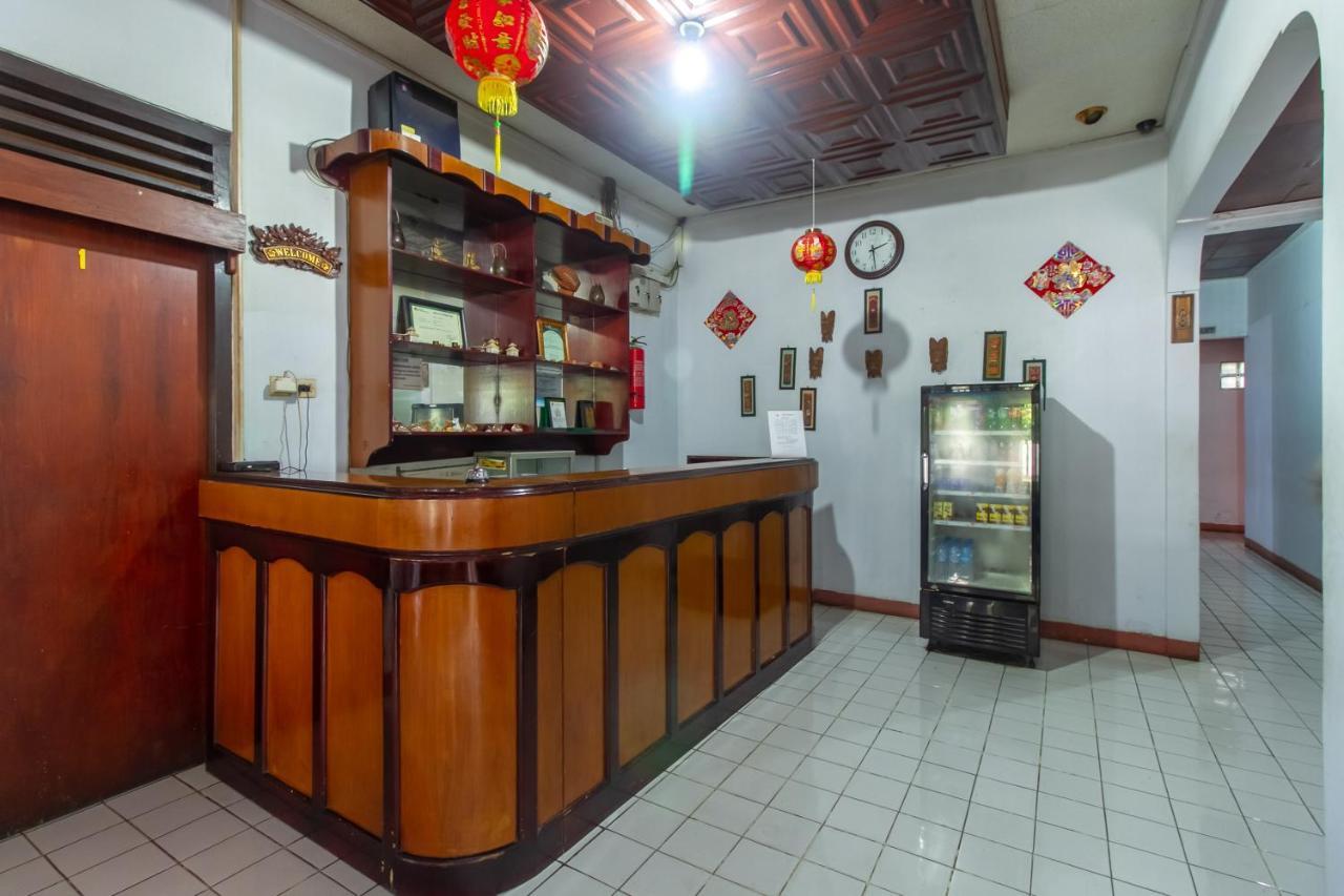 Hotel Reddoorz At Jalan Babepalar Rike Manado Esterno foto