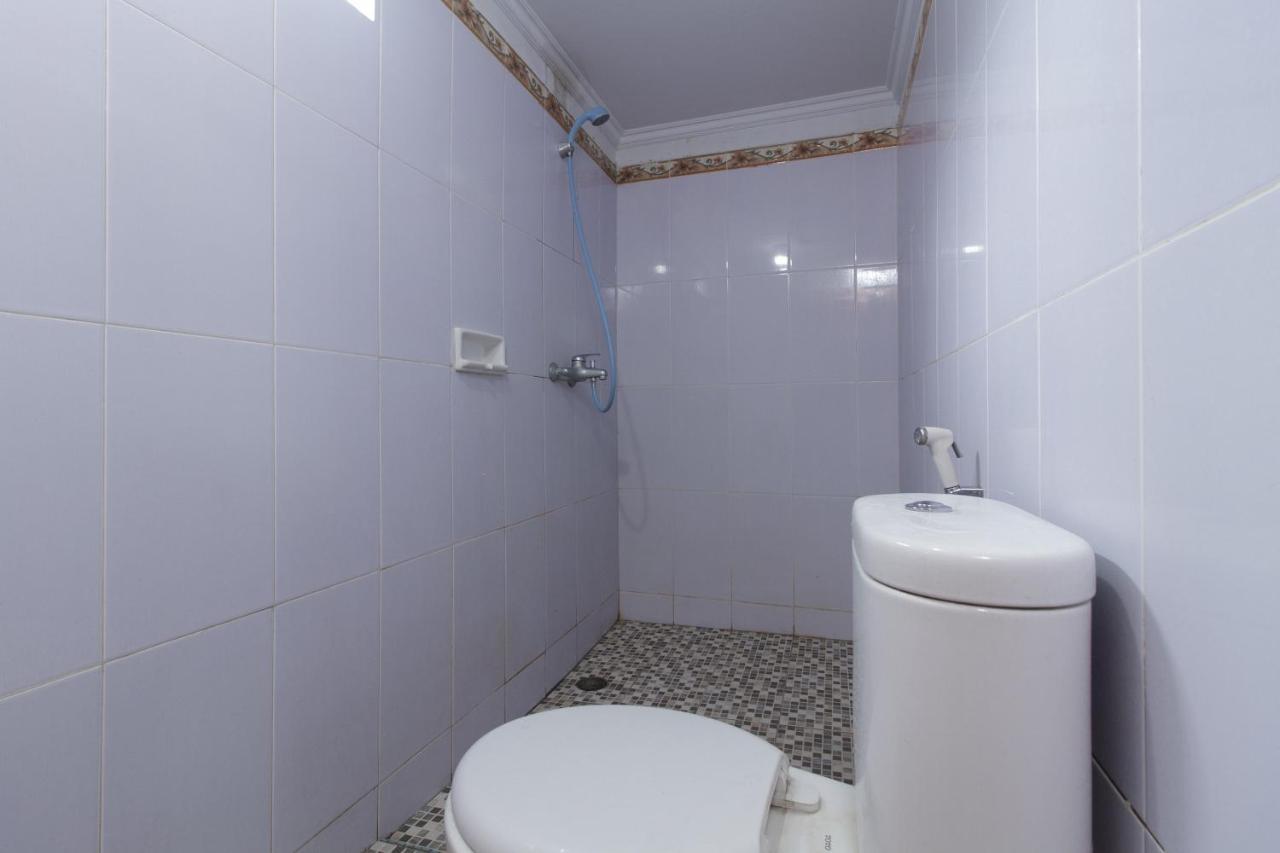 Hotel Reddoorz At Jalan Babepalar Rike Manado Esterno foto