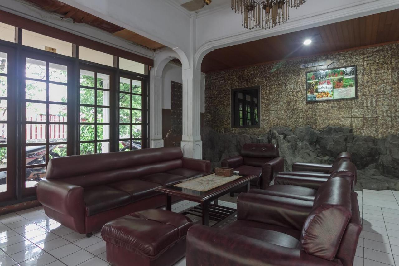 Hotel Reddoorz At Jalan Babepalar Rike Manado Esterno foto