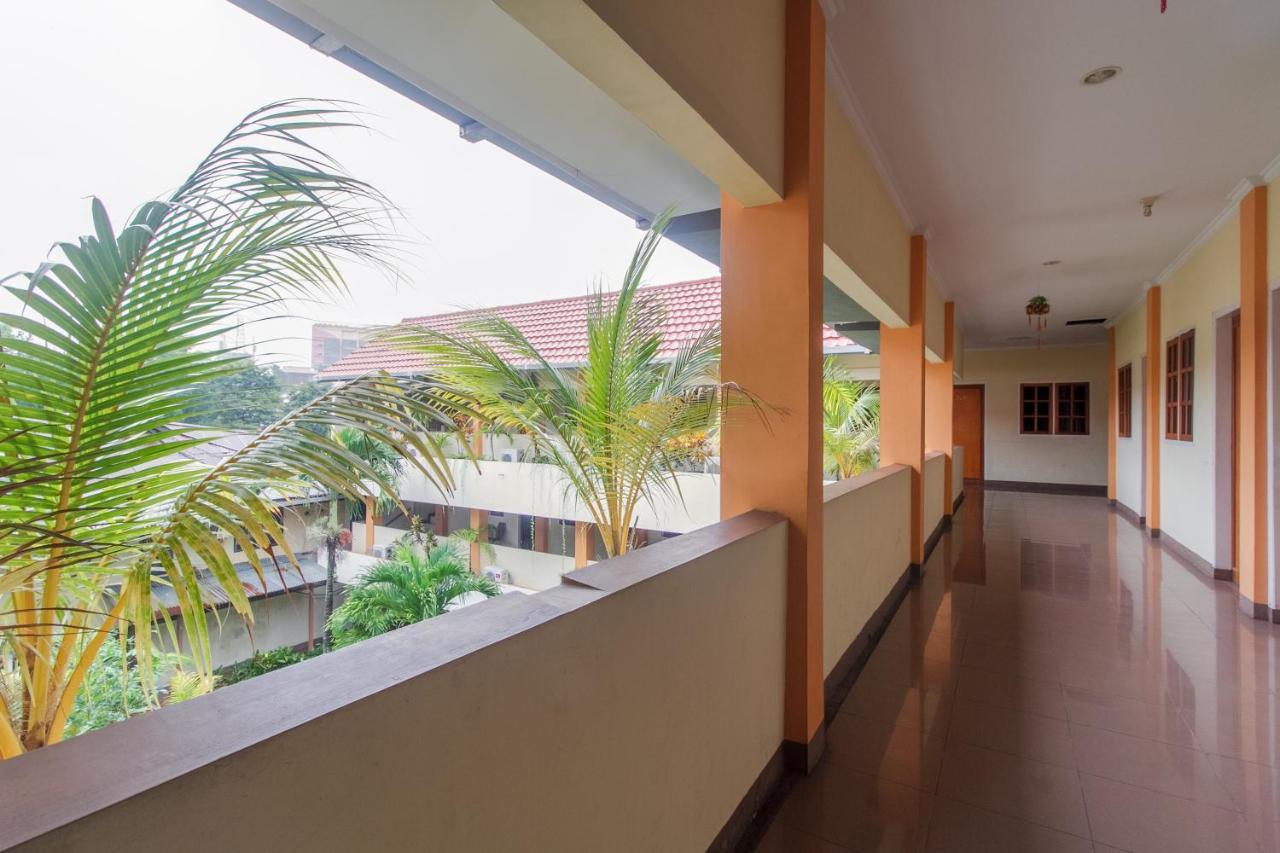 Hotel Reddoorz At Jalan Babepalar Rike Manado Esterno foto